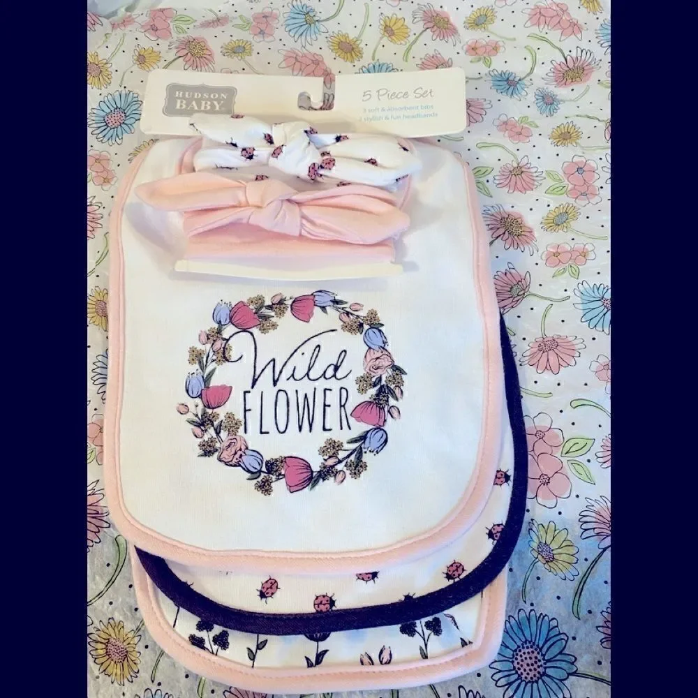🛍Hudson Baby 5 Piece Set 3 Soft & absorbent bibs 2 style & fun headbands